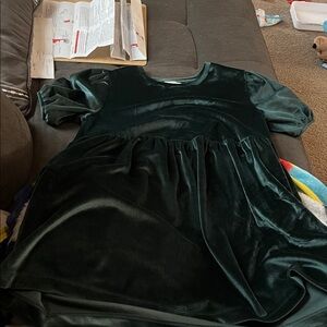 Vineyard Vines Girls’ Sm (8-10) Green Velvet Puff-Sleeve Dress